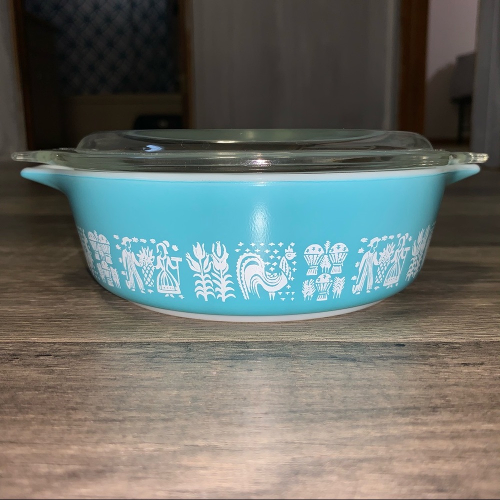 Pyrex Amish butterprint dish